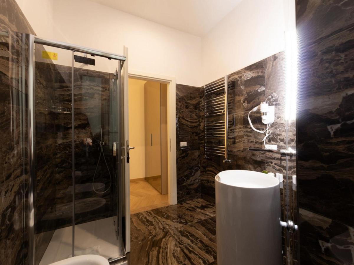 The Best Rent - Elegant Five-Bedrooms Apartment Near Colosseo Rome Luaran gambar